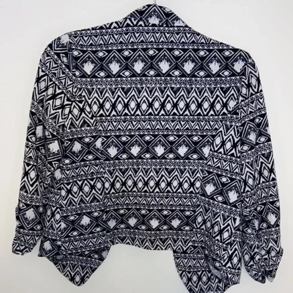 Charlotte Ruse Aztec Cropped Jacket with Scrunched Sleeves - Picture 3 of 4